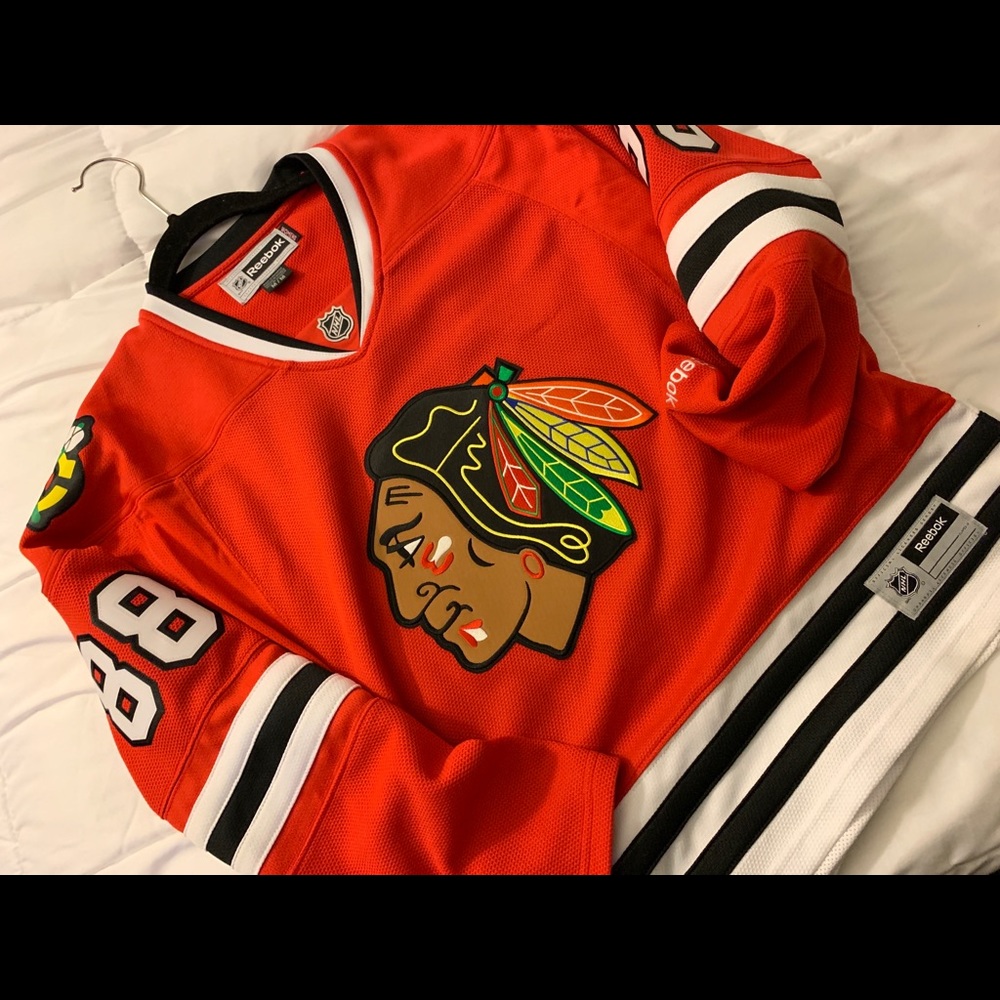 Blackhawks hockey jersey